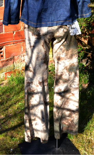 Pantalon Saxo imprimé Fleurs, surteint gris. Taille 36 très petit. 34