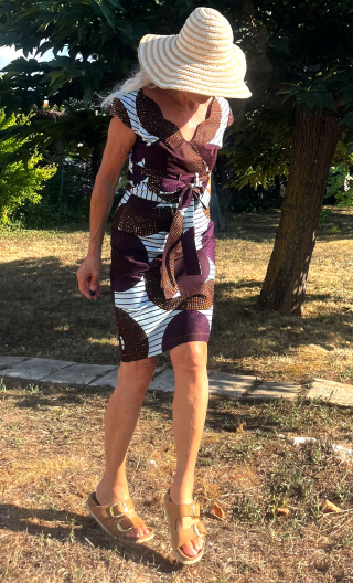Fête au Village imprimé coton boubou. Ajustée, droite. Taille 38