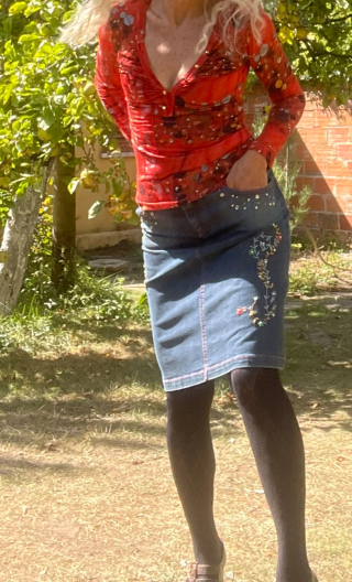 Jupe denim. Sequins et broderies. Taille 38. stretch, casual