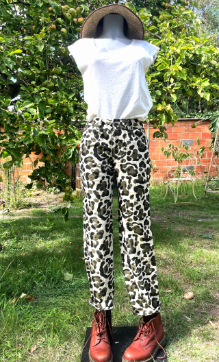 Pantalon Saxo. Imprimé camouflage. Petit. Polyester coton, chic