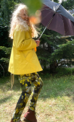 Petite Parka Plume. Jaune Curry. Imperméable, trapèze, femme petite