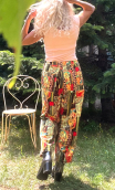 Pantalon Croisière. Velours persan, large, 7/8ème. Imprimé, taille 40