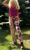 Pantalon Saxo Empreintes. Rose. Taille 38. Denim imprimé noir sur rose