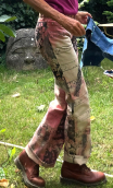 Pantalon Saxo Empreintes. Rose. Taille 38. Denim imprimé noir sur rose