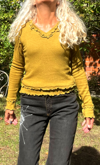 Pull Walkyrie. Angora. Moutarde. Col V, ajusté, laine mélangée