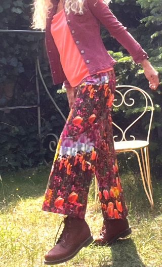 Pantalon Croisière. Giverny. Taille 40, large, 7/8ème. Imprimé fleurs 