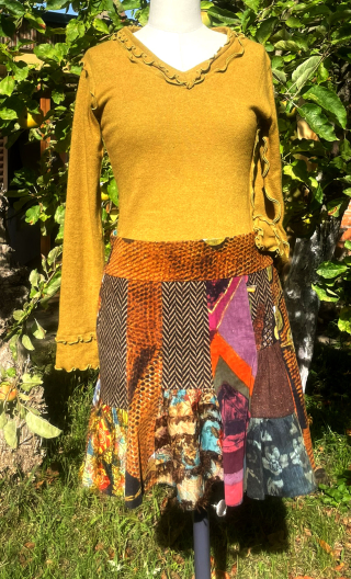Jupe courte évasée Mercerie. Taille 40