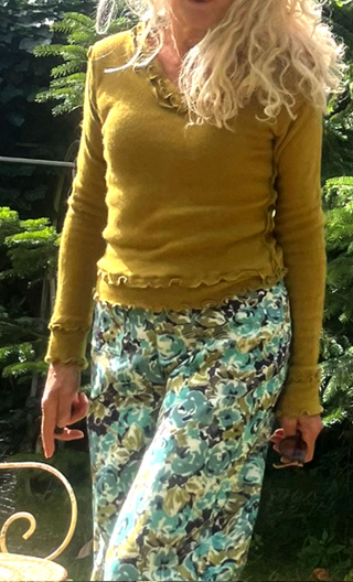 Pull Walkyrie. Angora. Moutarde. Col V, ajusté, laine mélangée