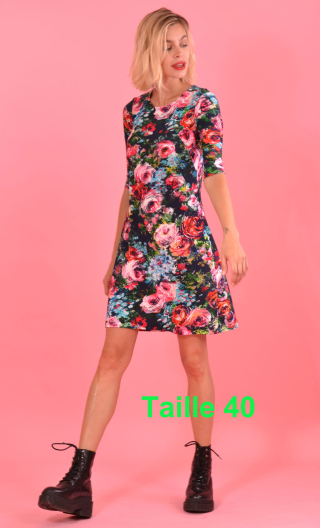 Robe Phil Vintage, Crew neck, elbow sleeves, trapezoidal line, practical. Urban chic, French designer.