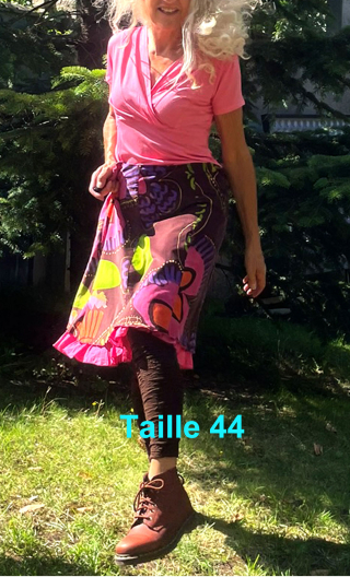Jupe Dada. Taille 44. Velours choco imprimé fleurs. Evasée, volantée