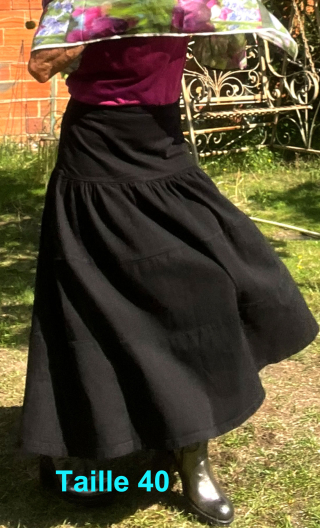 Jupe Bohême noire. Taille 40, volantée, ample et longue. Coton stretch