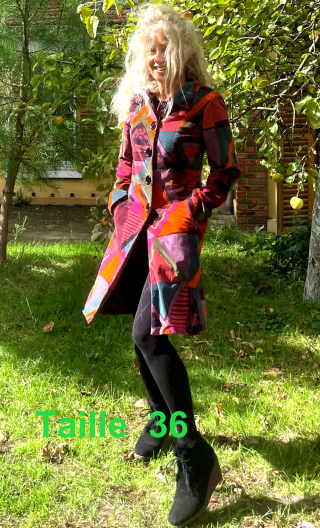 Coat Natacha. Seventies pourpre. Unique piece, 38. Printed velvet