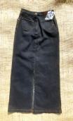 Jupe Broadway. Pommier japonais Dusty. Denim surteint marron. Longue