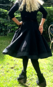 Jupe toupie. Denim noir et volants. Taille 42. Evasée, bohême