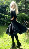 Jupe toupie. Denim noir et volants. Taille 42. Evasée, bohême