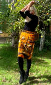 Jupe Victoria. Alibaba. Crayon, velours imprimé marron ocre, taille 38