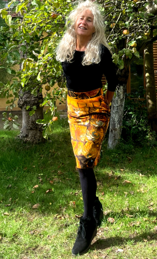 Jupe Victoria. Alibaba. Crayon, velours imprimé marron ocre, taille 38
