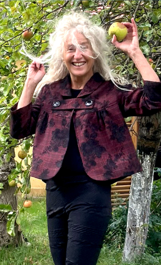Veste Audrey Jacquard laine Bordeaux. Taille 42. Courte. Fleurs noires