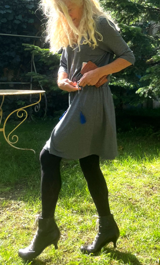 Robe Chelsea. Cravate gris