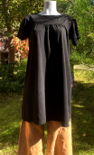Robe Princesse 3 boutons. Milano noir. Manches courtes, loose