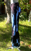 Pantalon Saxo imprimé Flammes bleu. Velours lisse, Petit 36, taille 34