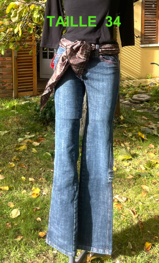 Pantalon Jane. Denim bleu used. Jean 5-poches stretch. Taille 36
