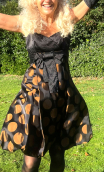  Robe ballon noire. Pastilles marron