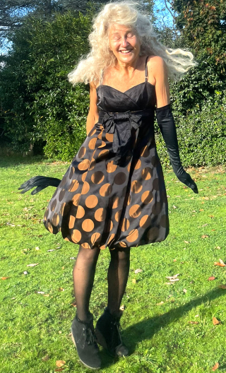  Robe ballon noire. Pastilles marron