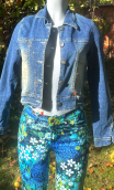 Blouson sérigraphie or. Denim léger et clair, femme petite