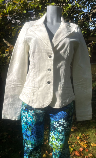  Veste Twill blanc, taille cintrée, manche longue, larges revers