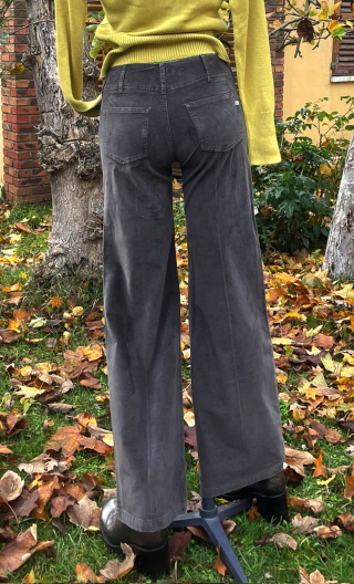 Pantalon Woodstock. Velours taupe. Blanc stretch, pat d'eph, petit