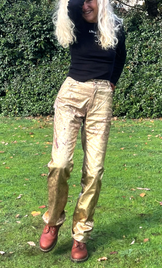  Pantalon Memphis. Roadbook. Pourpre. Gabardine imprimée or et rouge