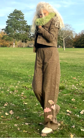 Blouson lainage carreaux marron, brodé fleur. Doublé. Taille petit