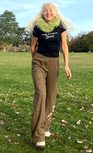 Pantalon Garbo. Lainage carreaux brodé. Revers, fabrication française