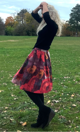 Jupe Tutu Pas Chassés. Roses pourpre, imprimé fleurs, élégant