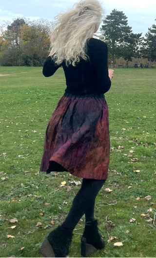 Jupe Pas Chassés. Taffetas imprimé froissé pourpre. Ample, élastiquée