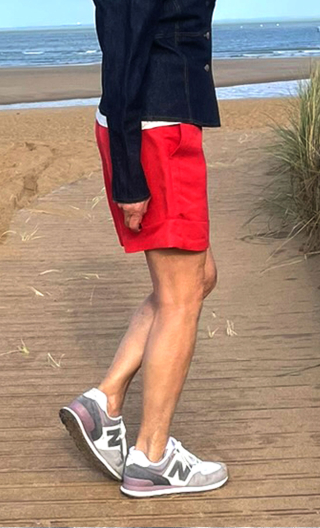 Short. Indian blues rouge. Coton soie. Ample, revers