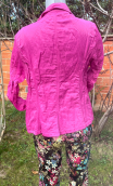 Veste Ana. Calypso Fuchsia. Cintrée en satin ciel, tissu à mémoire