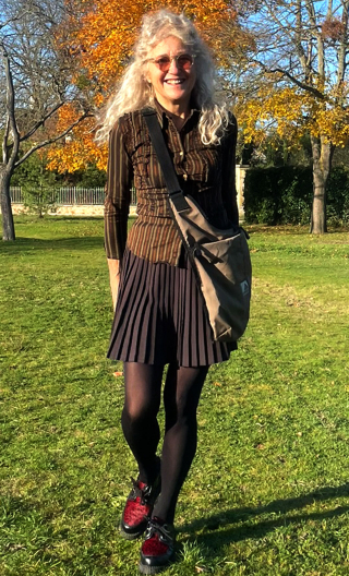 Jupe mini plissée Choco. Laine polyester marron. Fabrication française