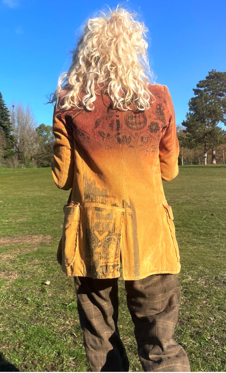 Veste Blazer. Velours moutarde customisé. Doublée, bohême chic