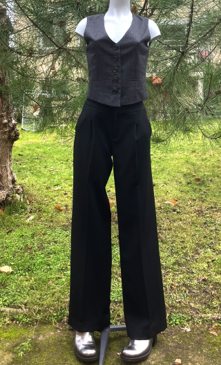 Gilet. Noir rayé. Laine, sans manche, fabrication française