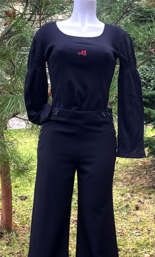 Top danseuse. Noir. AE rouge, Jersey coton manche longue, décolleté 