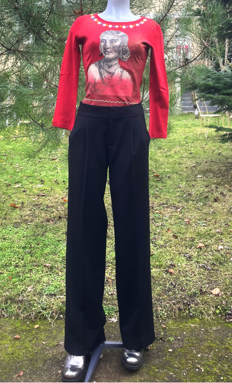 Top Mia. Maharani rouge, Jersey coton sérigraphié, paillettes