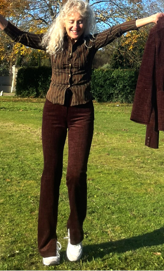 Pantalon. Velours choco fileté or. Imprimé mini, fabrication française