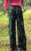 Pantalon Bollywood. Panne de velours de soie vert sapin, large, chic