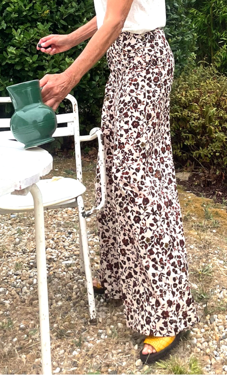 Pantalon Le Prince Consort imprimé Fleurettes marron, très long large