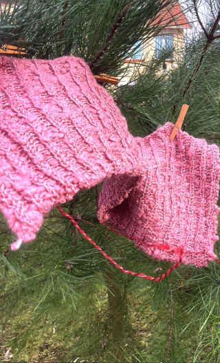 Manchons ou col. Rose. Bouclette laine acrylique, bandes tricotées