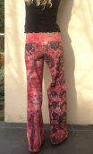 Pantalon Crimson Empreintes rouge. Pat d'eph rouge imprimé noir, hippy