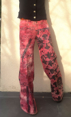 Pantalon Crimson Empreintes rouge. Pat d'eph rouge imprimé noir, hippy