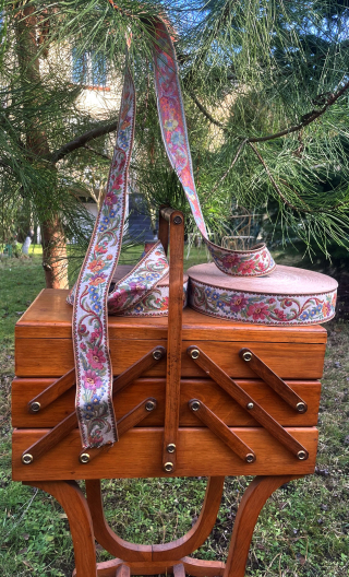 Passementerie. Galon gobelin vendu au mètre, texile ou ameublement